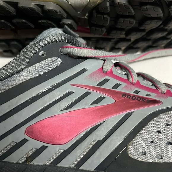 Brooks Ariel 18 running shoes size 8.5 wide preowned good amount of tread left - Picture 4 of 14